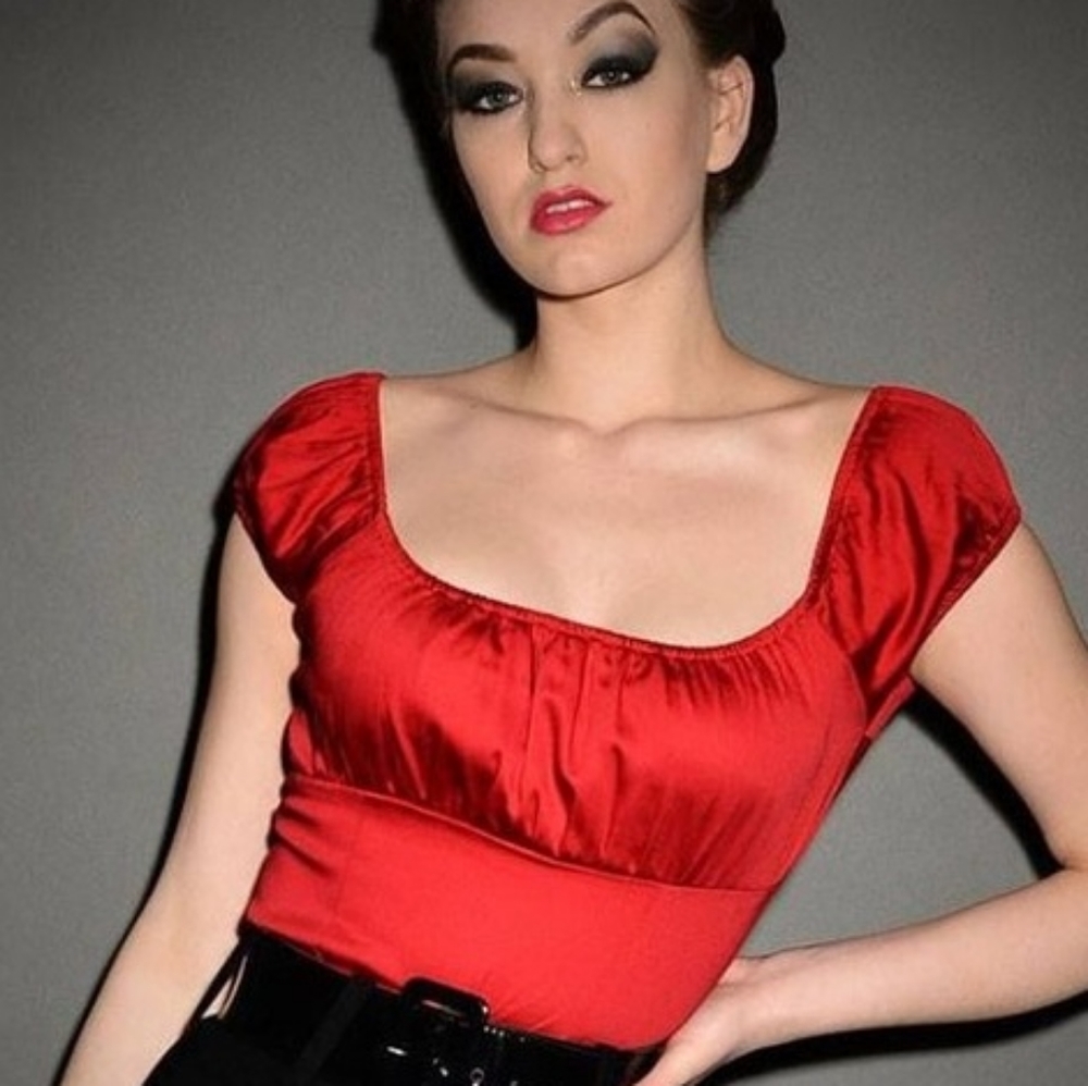 Pinupgirl Clothing red Peasant top M